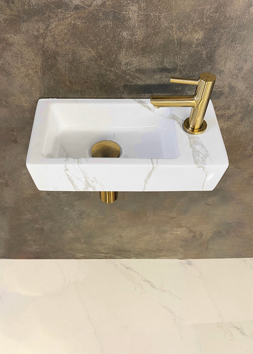 Wiesbaden fonteinset Rhea S mini met fontein rechts carrara, kraan, sifon en afvoerplug geborsteld messing