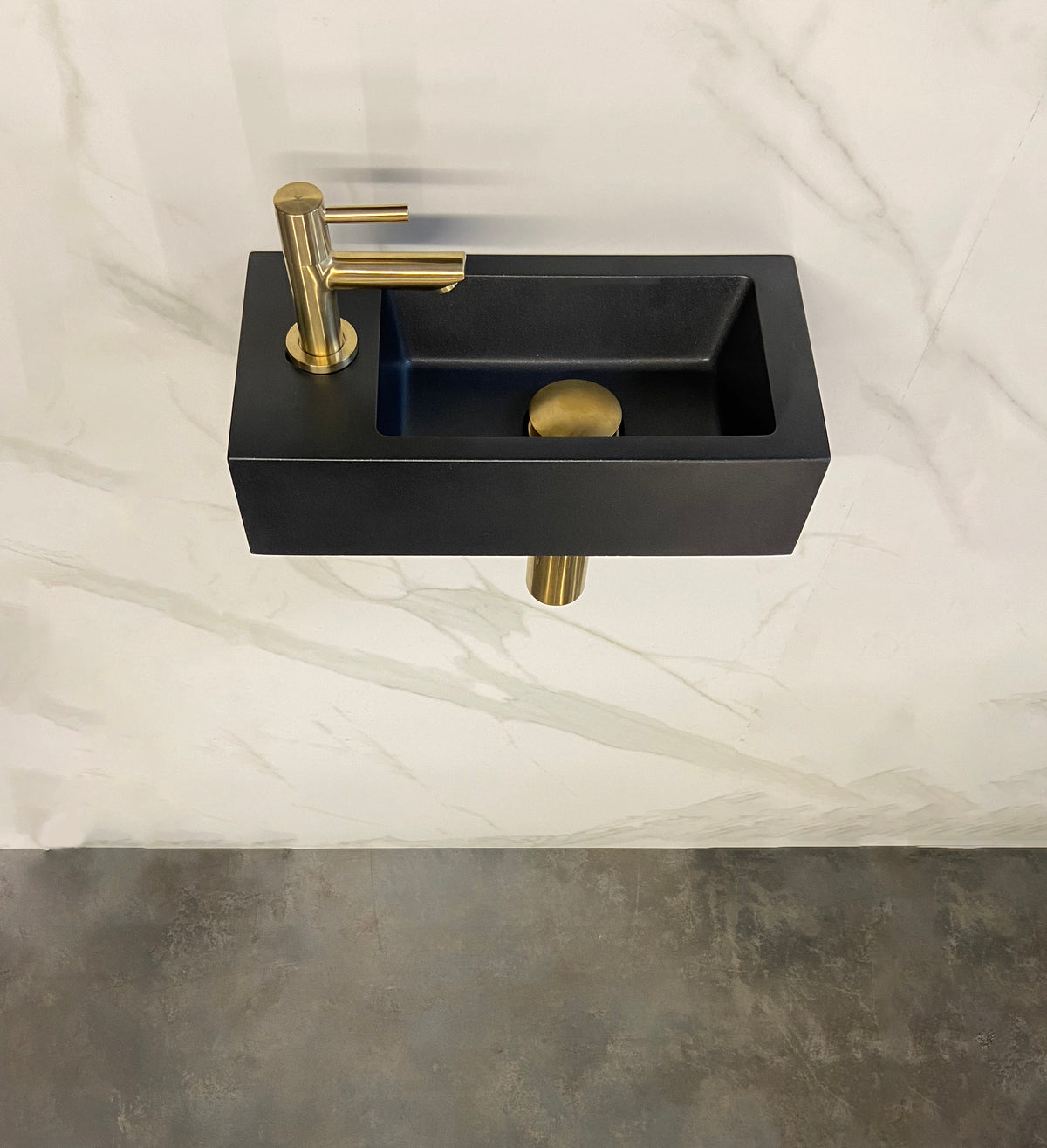 Wiesbaden fonteinset Rhea S mini met fontein links quartz, kraan, sifon en afvoerplug geborsteld messing