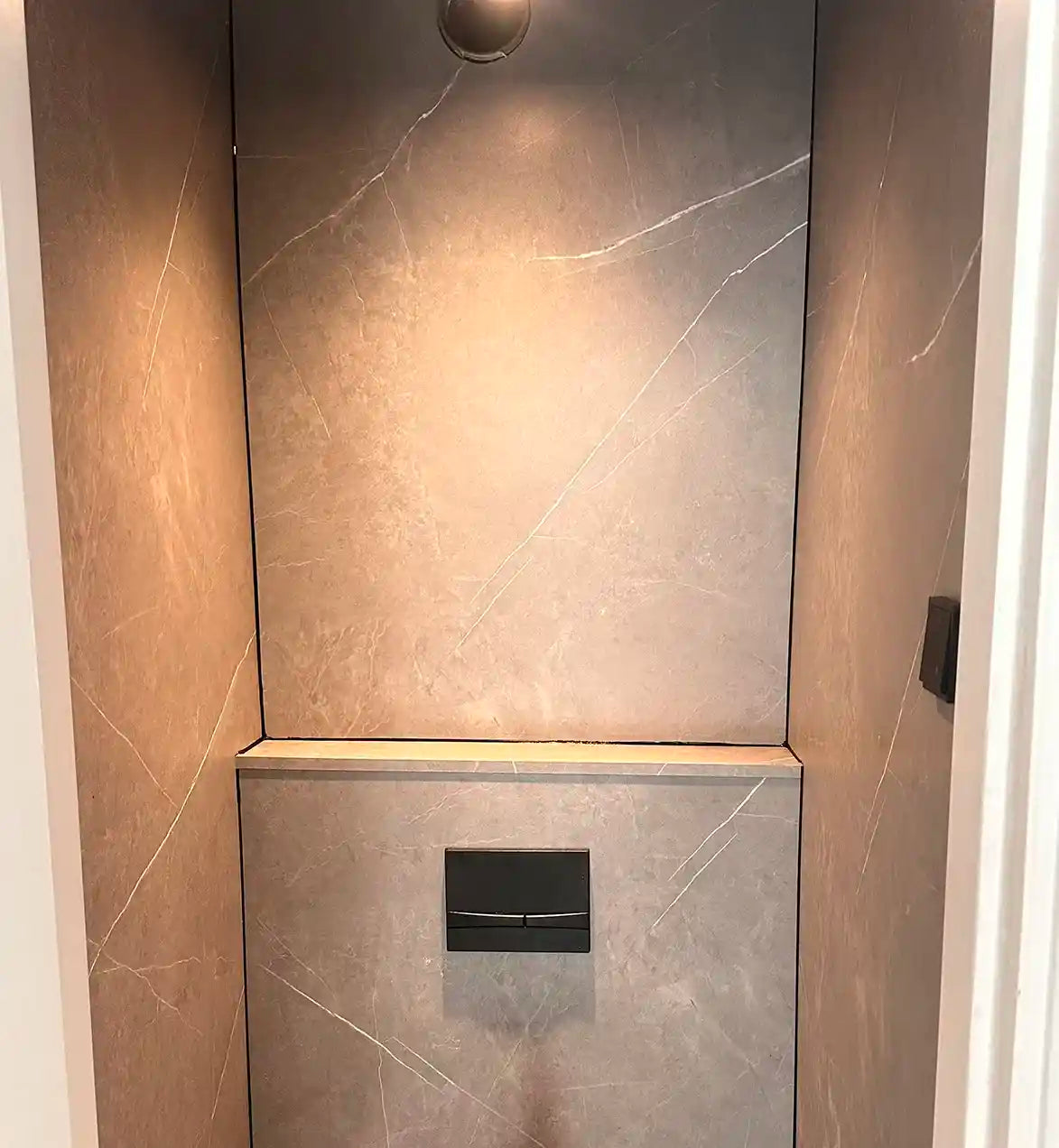 Isodeco SPC Marmer Plaat Wandpaneel Carrara Mercury Mat Zilver Grijs Wit