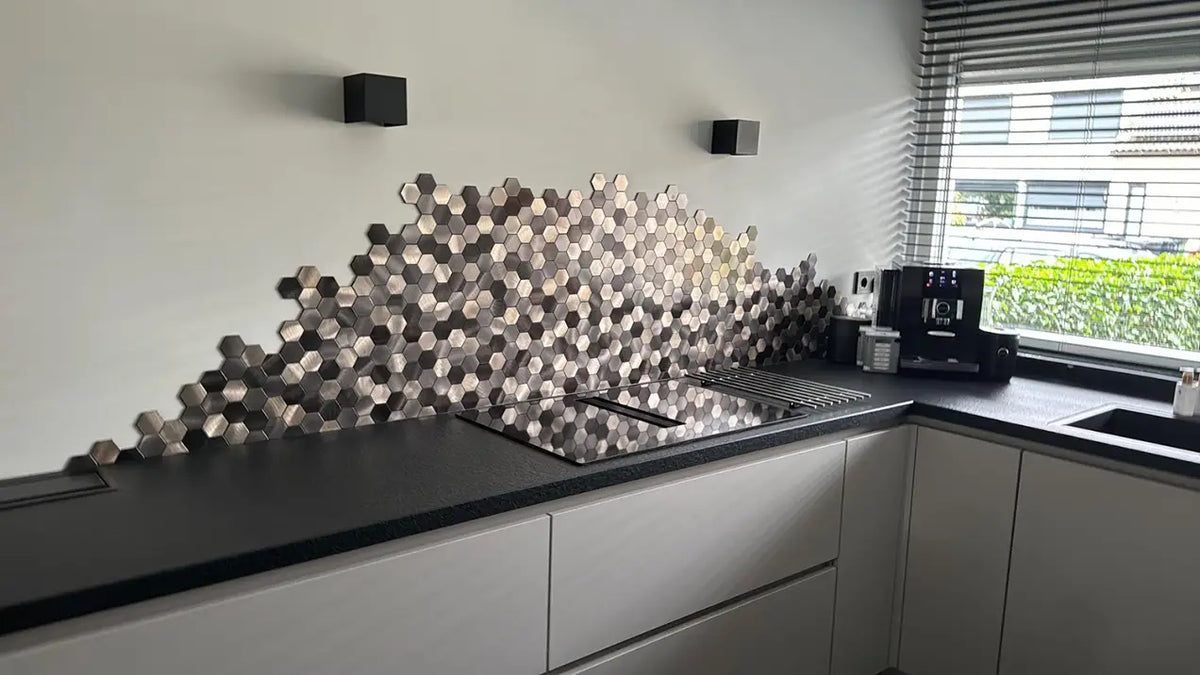 Isodeco Zelfklevende Mozaïek Steenstrip Hexagon Cobalt Antraciet Goud